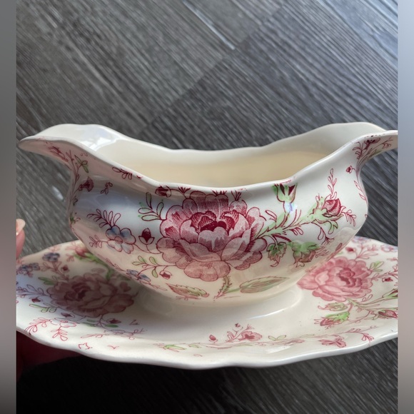 Vintage Johnson Bros Old English Rose Chintz Gravy Dish With Attached Platter - Picture 3 of 5
